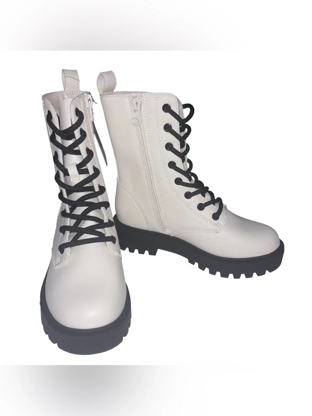 🎨 art class 🎨 White Combat Boots with Black Lug Sole Girls Size 13